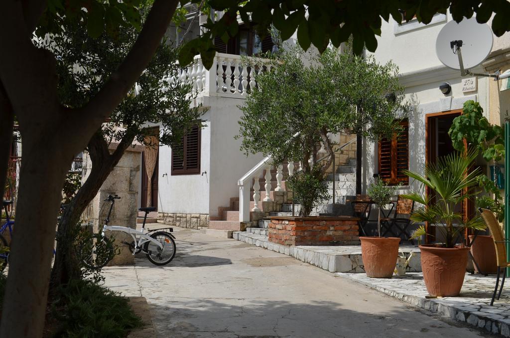 Apartments Lora Baška Quarto foto