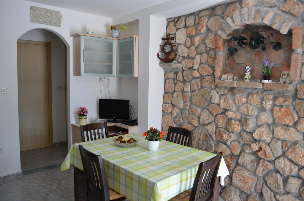 Apartments Lora Baška Quarto foto
